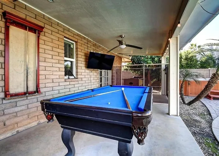 Holiday home 6 Large Bedrooms Billiards Hot Tub