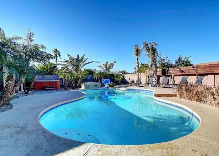 6 Large Bedrooms Billiards Hot Tub *