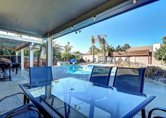 6 Large Bedrooms Billiards Hot Tub Holiday home *