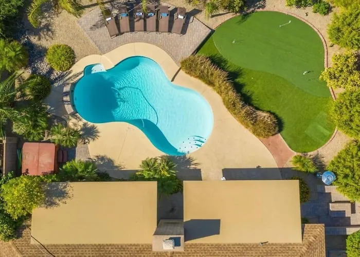 6 Large Bedrooms Billiards Hot Tub *