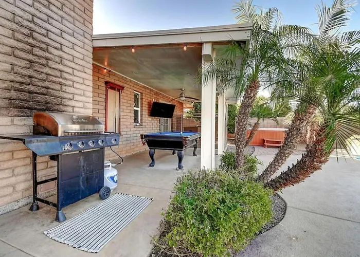 6 Large Bedrooms Billiards Hot Tub Phoenix