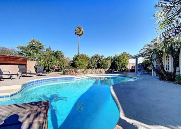 Holiday home 6 Large Bedrooms Billiards Hot Tub Phoenix